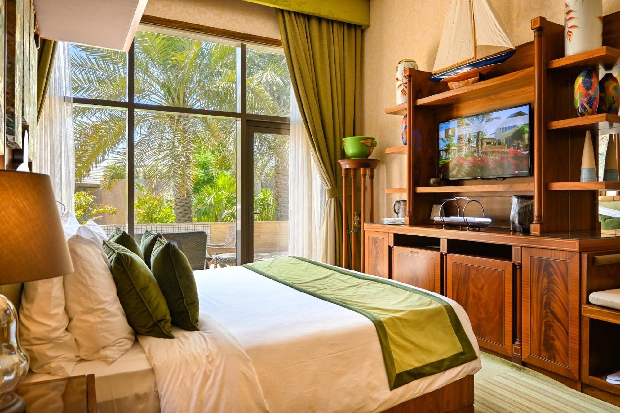 Palavra Resort Манама Екстер'єр фото A bedroom at the resort