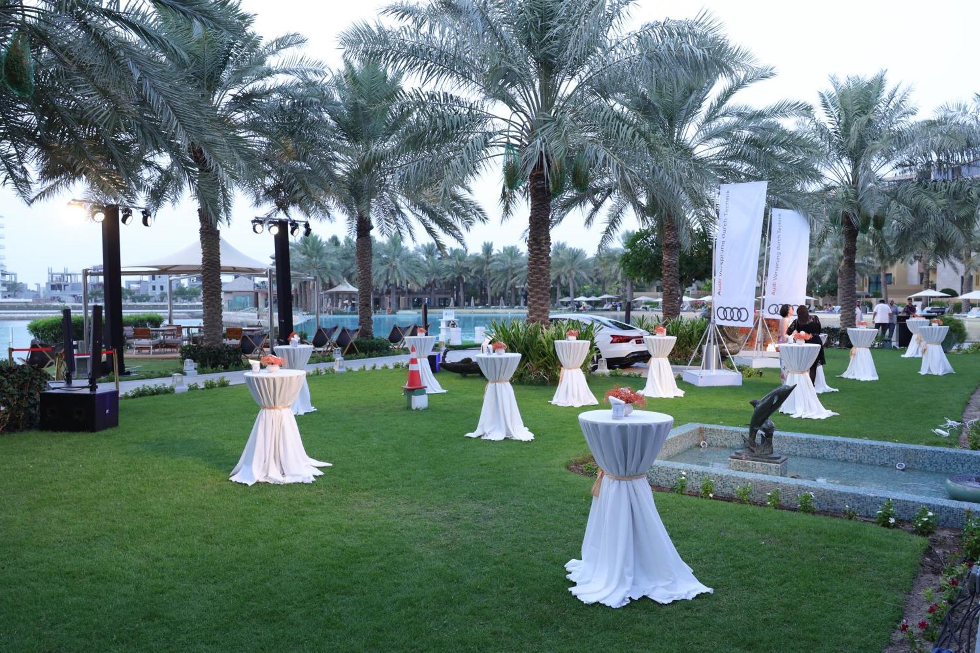 Palavra Resort Манама Екстер'єр фото The lawns at the Jumeirah Creek Hotel