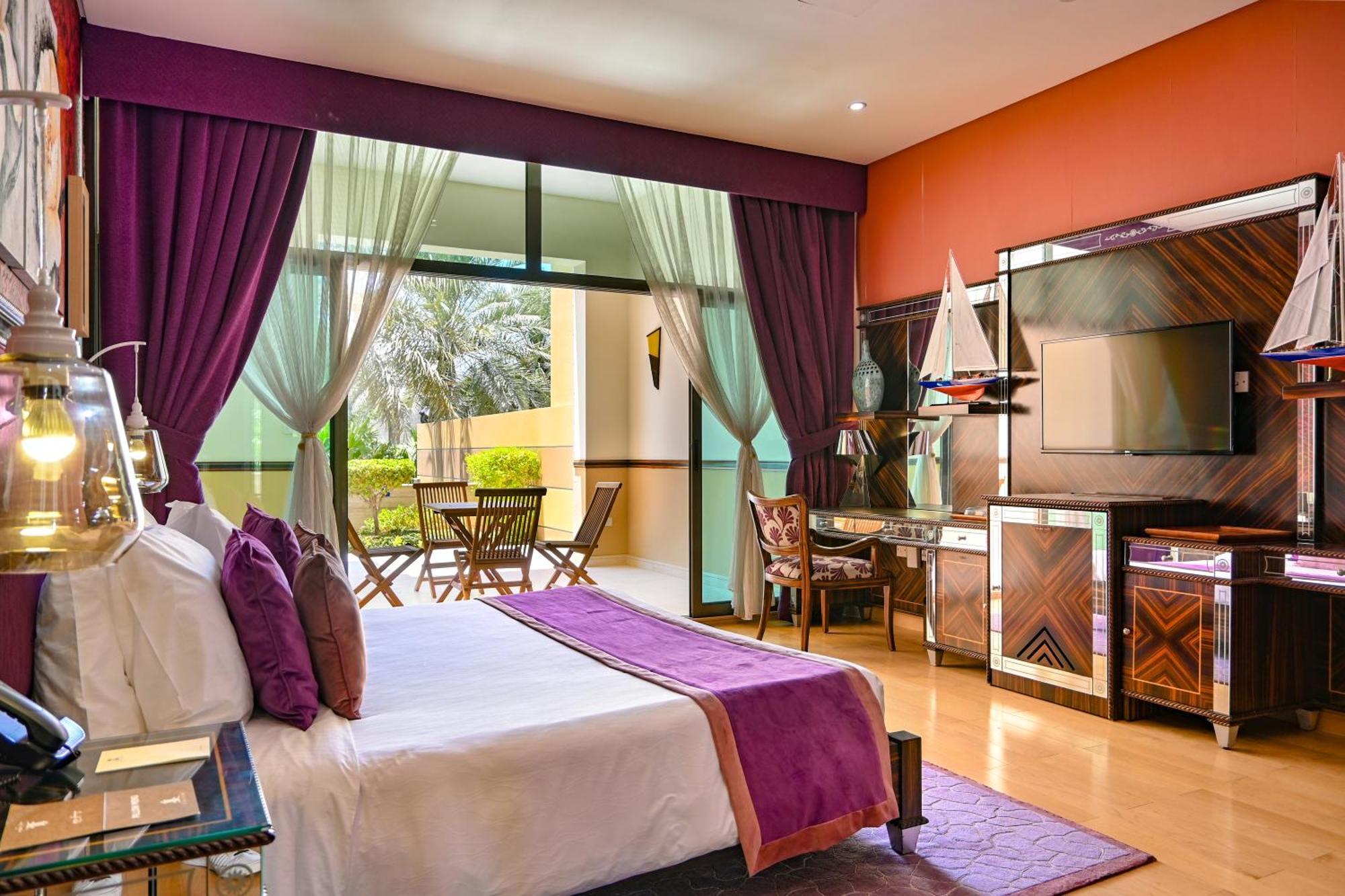 Palavra Resort Манама Екстер'єр фото A bedroom at the hotel