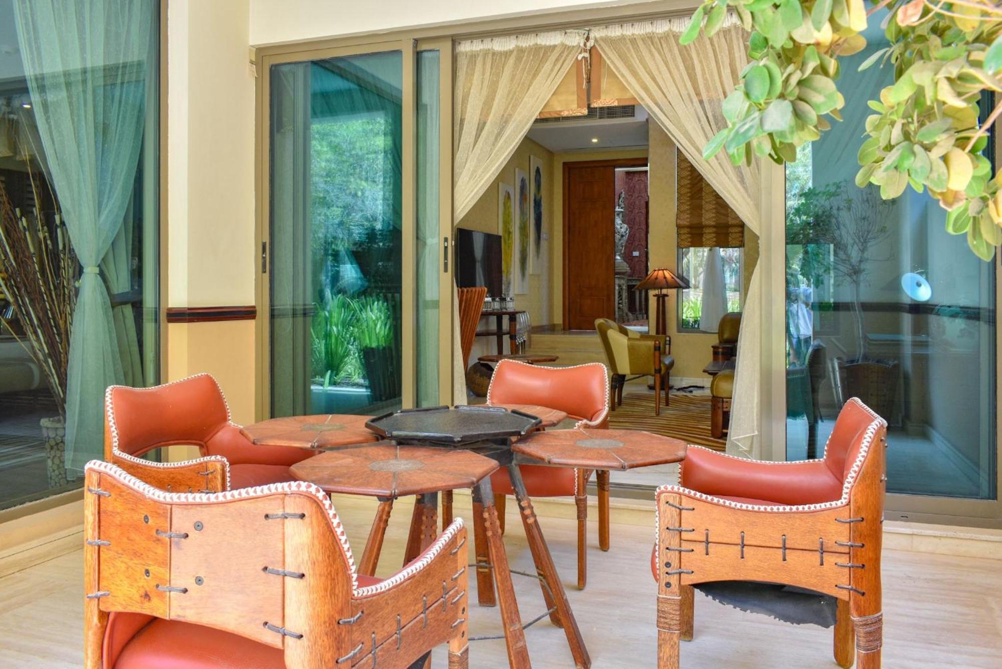 Palavra Resort Манама Екстер'єр фото The interior of a suite at the hotel