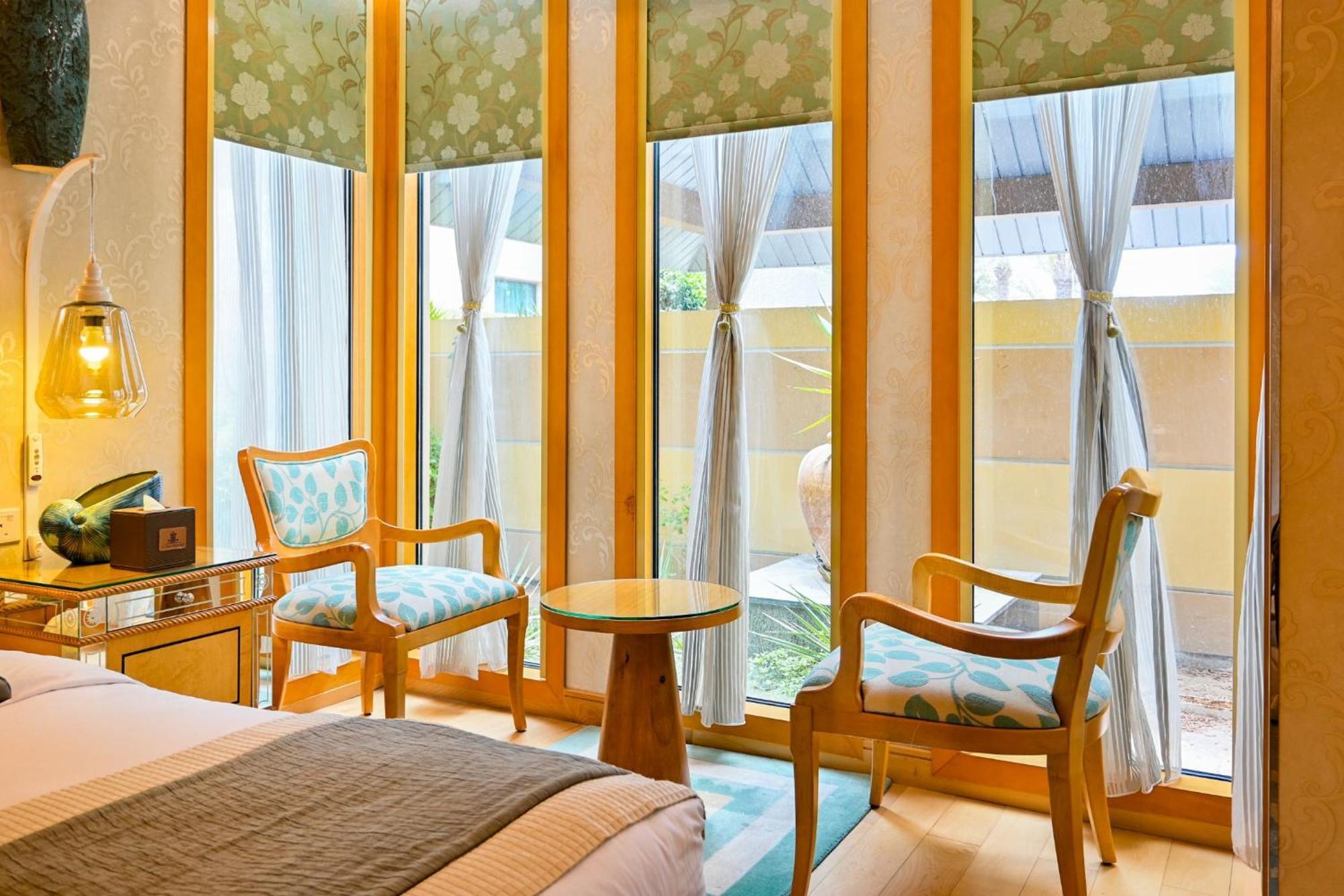 Palavra Resort Манама Екстер'єр фото A room at the hotel